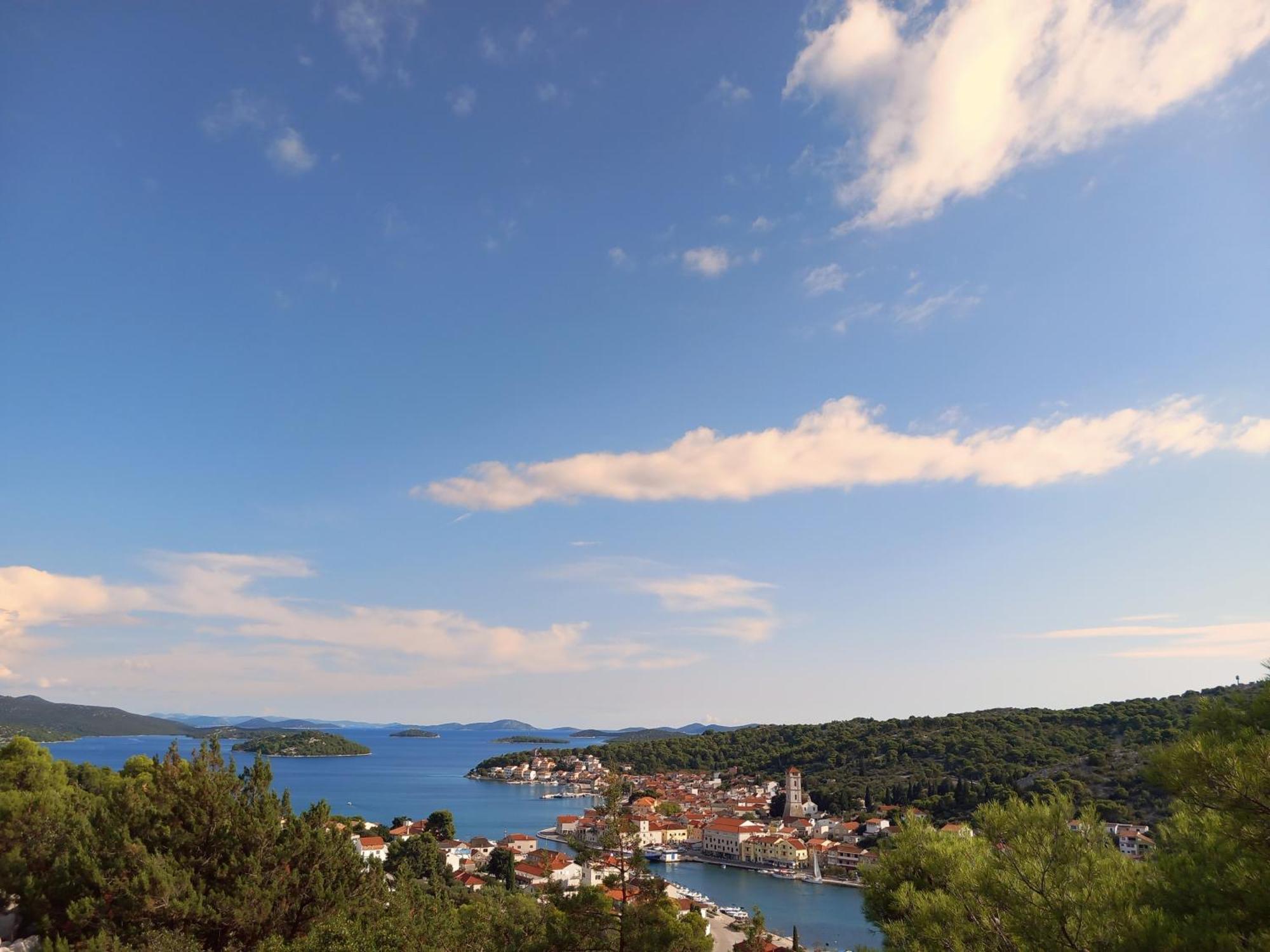 Apartmani Frkic Tisno Exterior foto